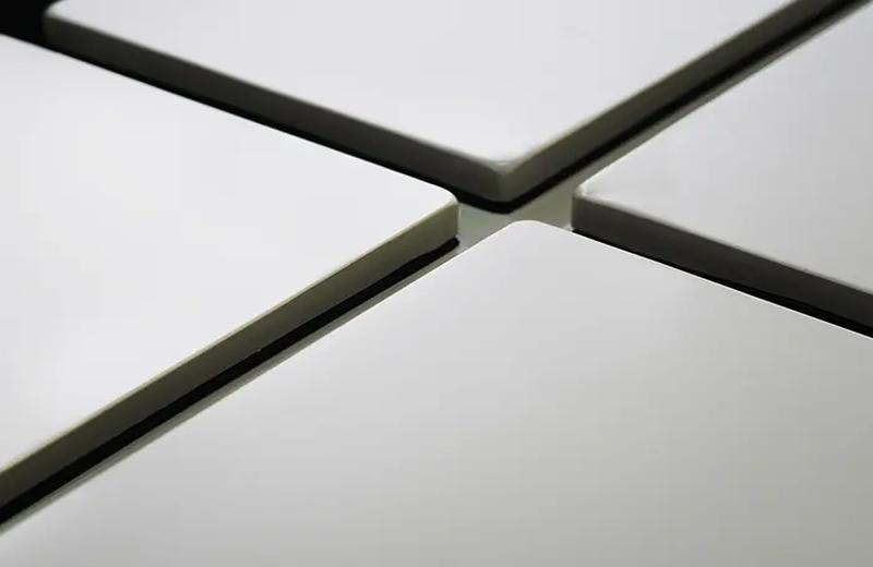 De fachadas a interiores: aplicaciones clave del panel de cassette