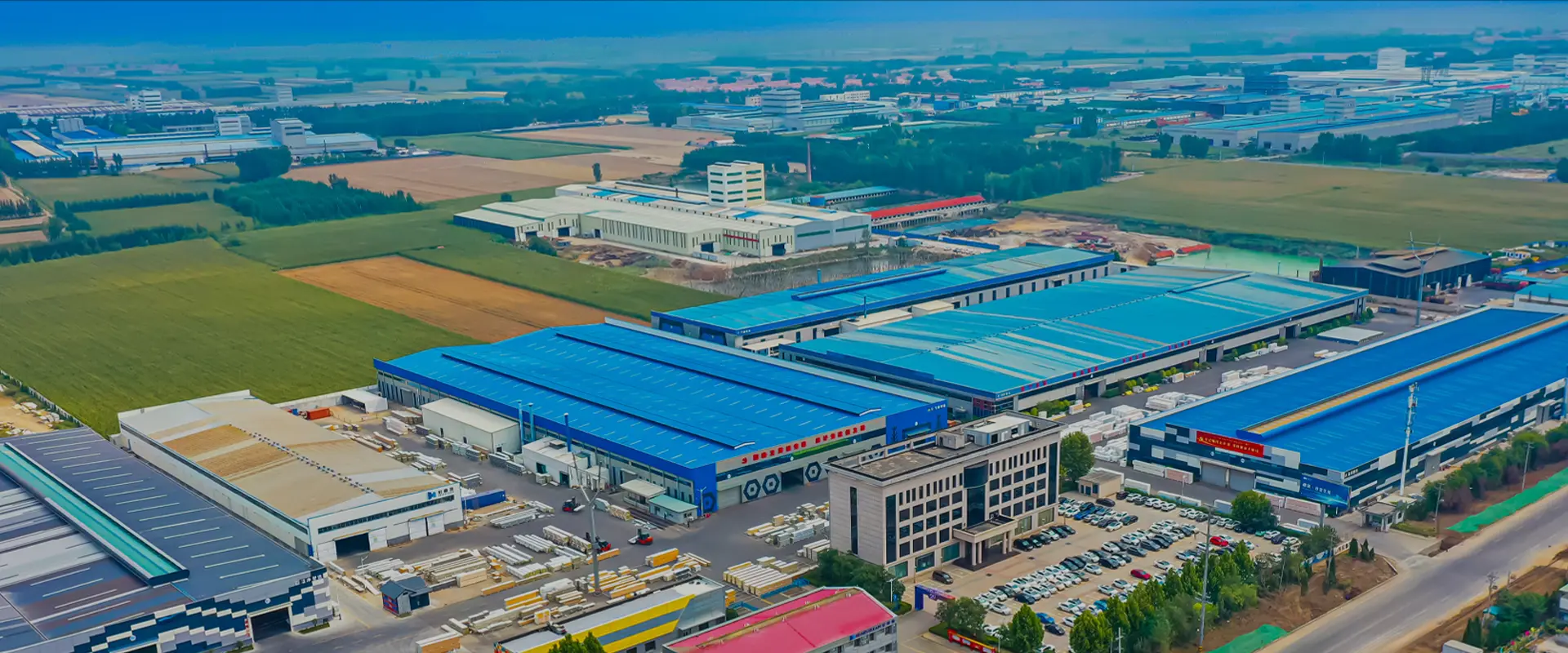 LÍDER EN PANELES AISLADOS Y
MATERIALES DE EDIFICIO PREMIUM