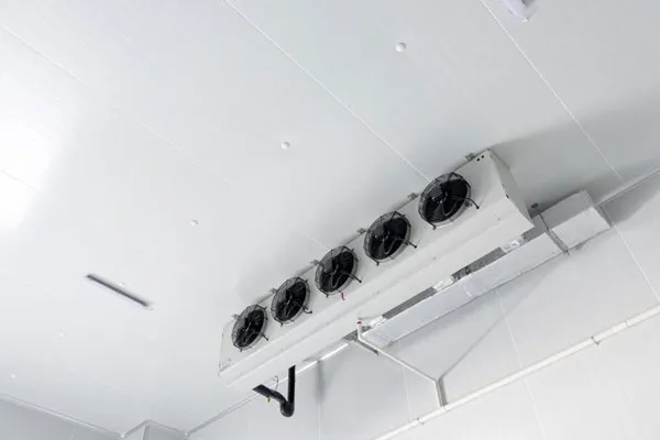 Cómo instalar la hoja de PUF en una pared de almacenamiento en frío