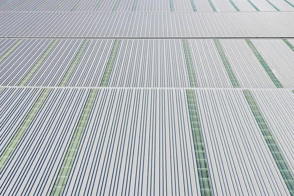 Diferencia entre el panel sándwich PUF y el techo tradicional