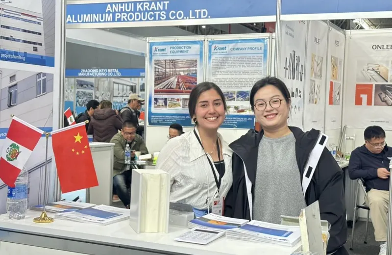 Comunicación cara a cara con clientes en ferias internacionales